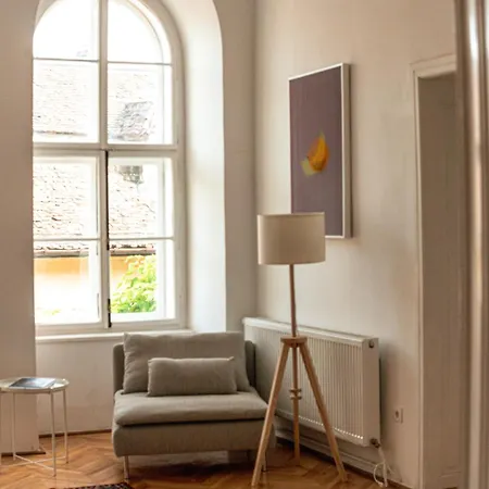 Favst Old Square Apartment *