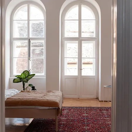 Favst Old Square Apartment